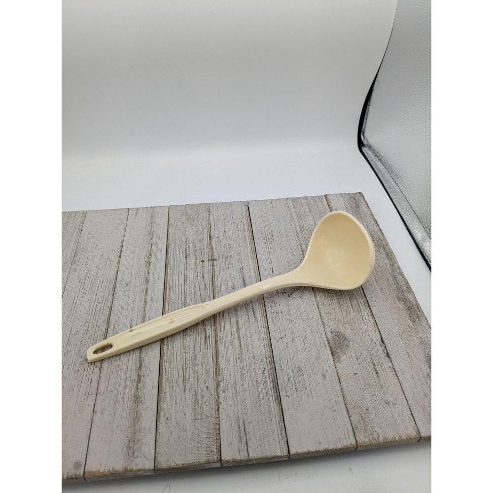 Vintage Foley #2 Almond Nylon Plastic Ladle Dipper Spoon 11 1/2"